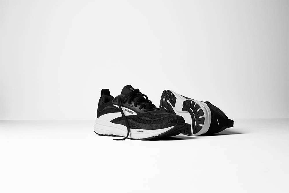 Trace4 (トレース4 ブラック/ホワイト)