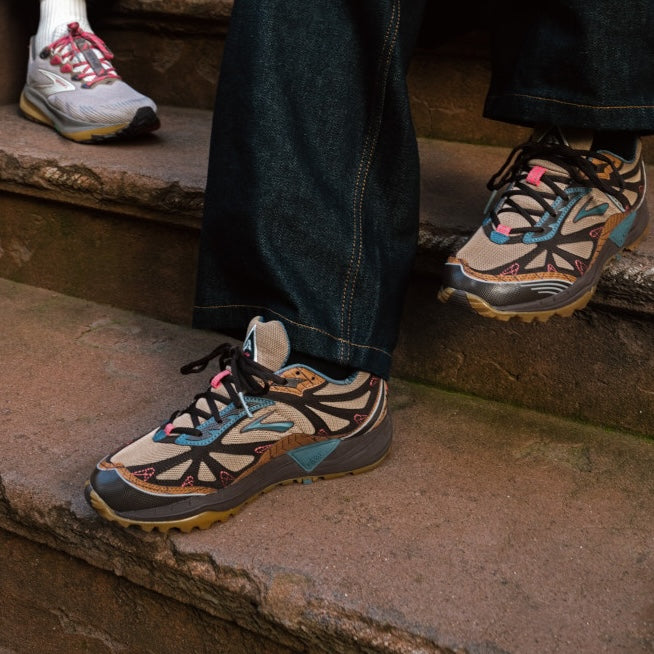 STAPLE x Cascadia 1 (ステープル×カスケディア１ ブラウン)